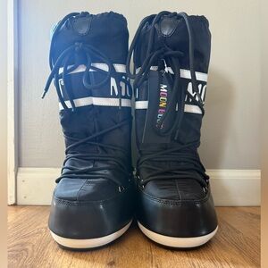 Moon Boots- Icon Black Nylon Boots